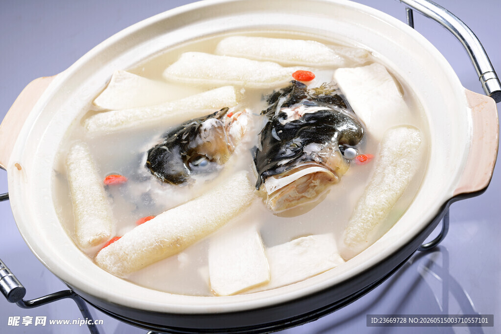 萝卜炖鱼头