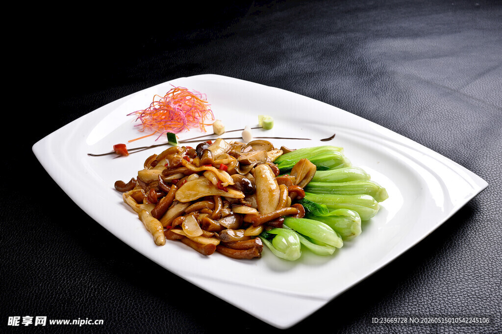 美味菌菇炒肉配清新豌豆