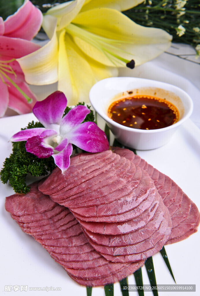 精致摆盘的美味酱牛肉