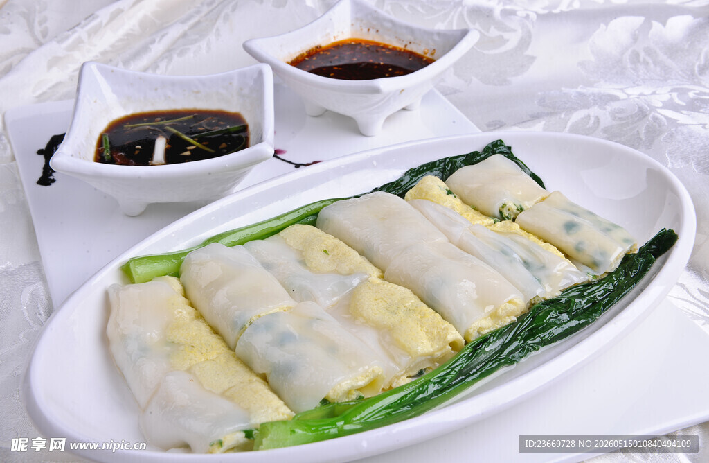 美味春卷配蘸料
