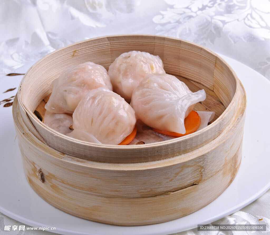 竹制蒸笼里的美味虾饺