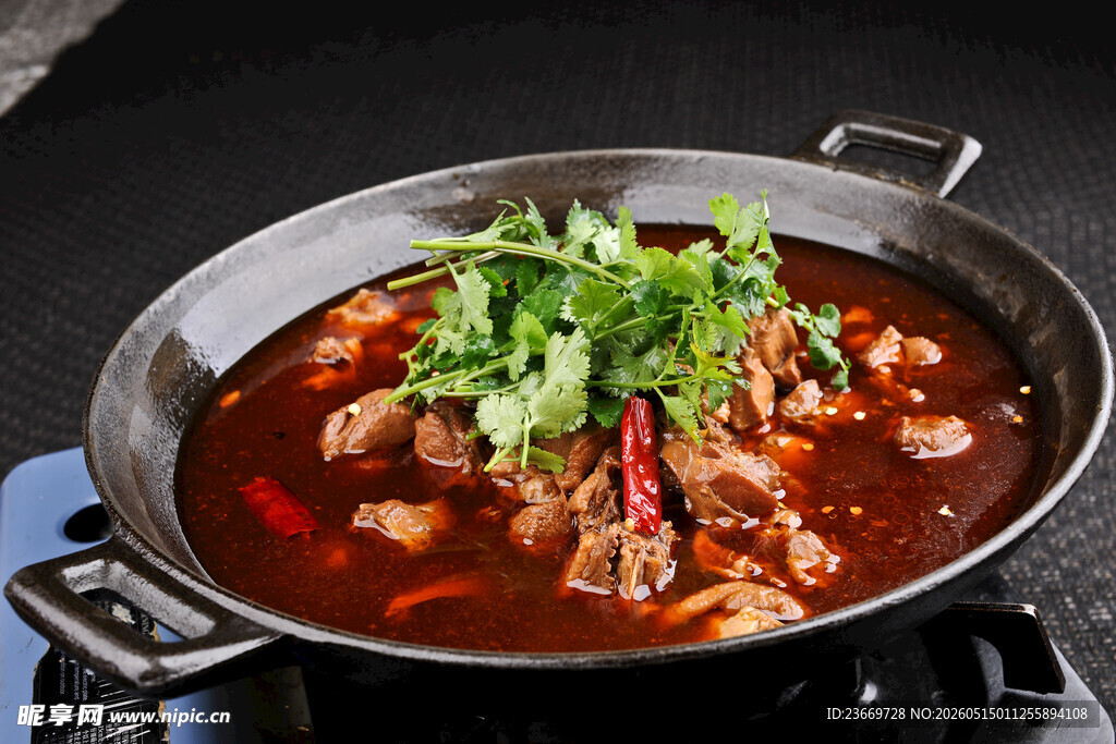 香辣美味的红烧兔肉火锅