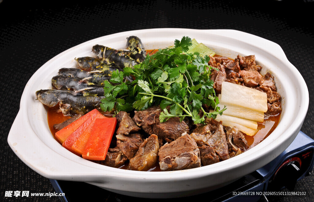 美味牛杂煲食材丰富诱人