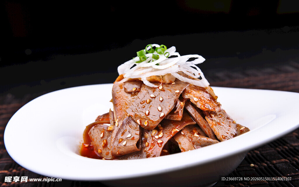 美味卤牛肉摆盘精致
