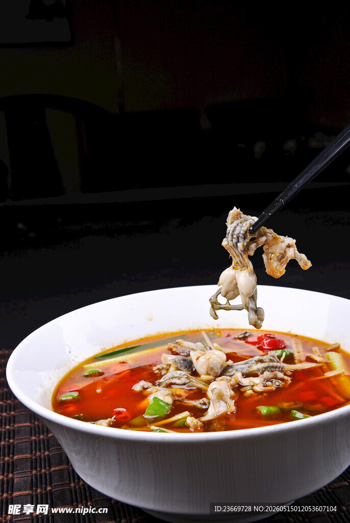 鲜香牛蛙汤美味诱人