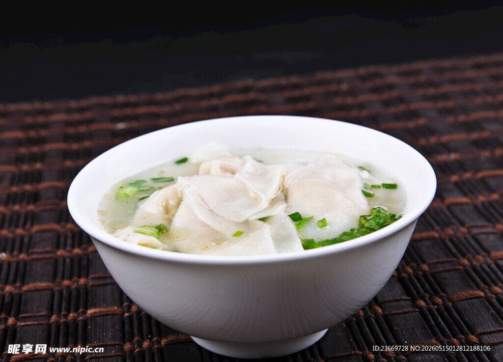 一碗鲜香馄饨