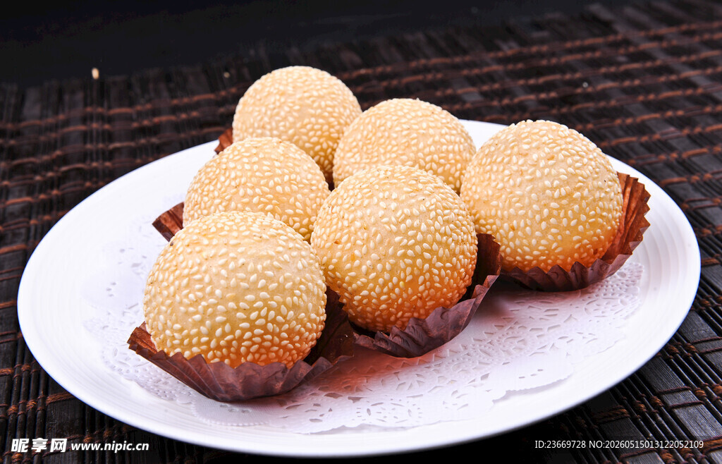 金黄酥脆油炸小点心