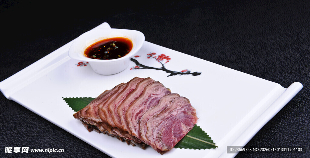 精致摆盘酱牛肉