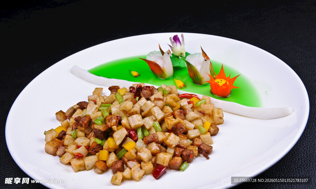美味炒肉丁摆盘精致