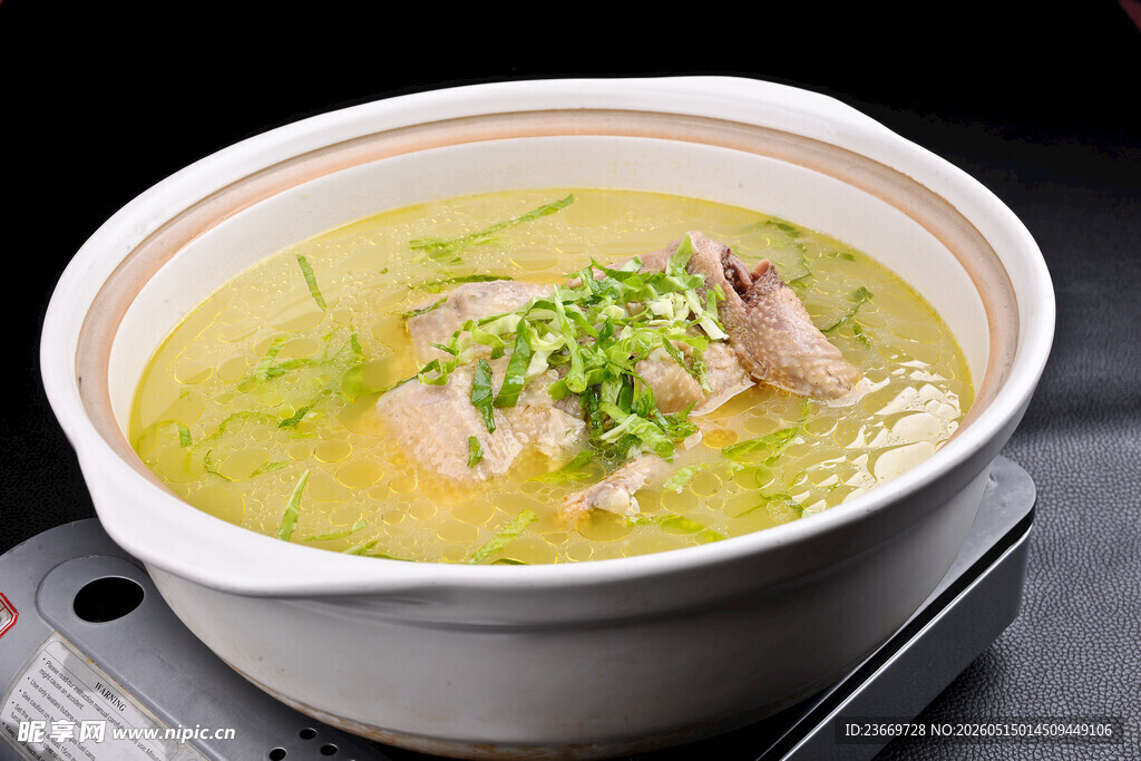 砂锅炖鸡汤
