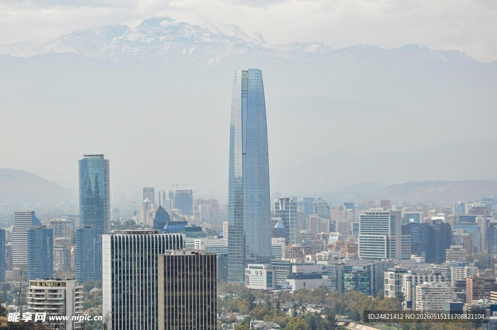 城市天际线中的摩天大楼