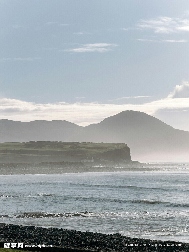 海边壮丽悬崖与辽阔海景