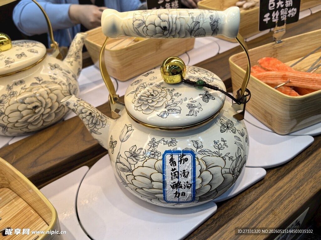 中式青花瓷提梁壶茶具