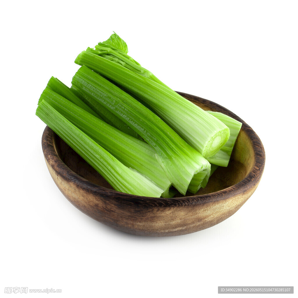 木碗中的鲜嫩芹菜段