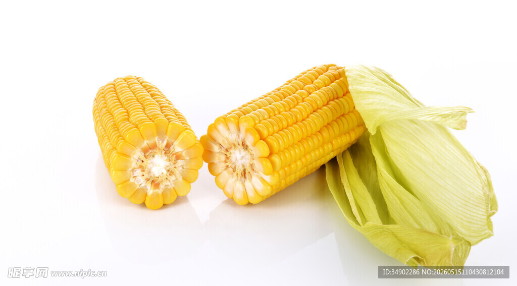 新鲜剥开的甜玉米