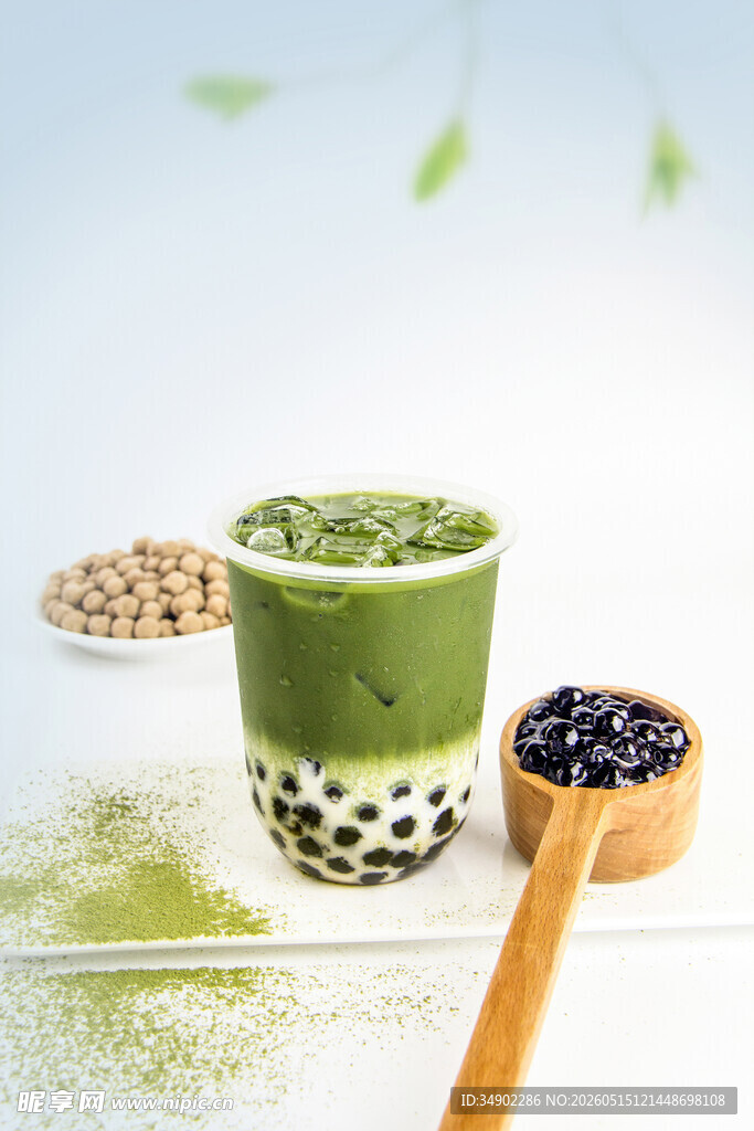 抹茶珍珠饮品与配料展示