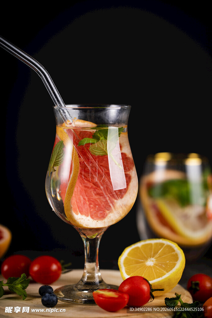 缤纷鲜果鸡尾酒
