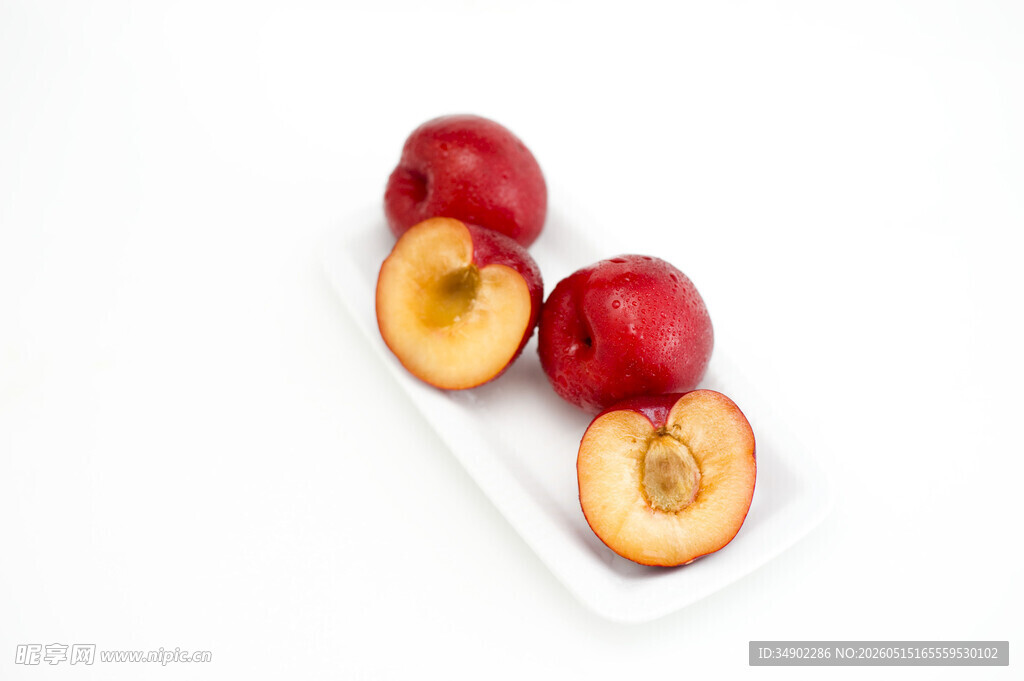 新鲜红李