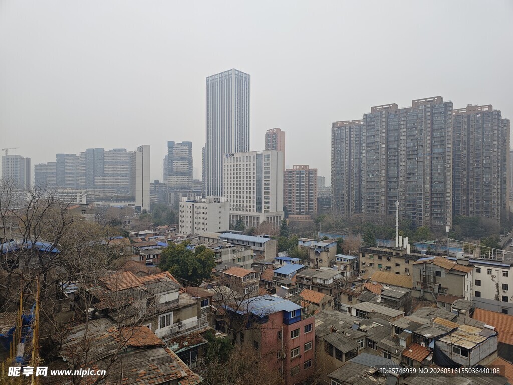 武汉城市新旧建筑对比景观