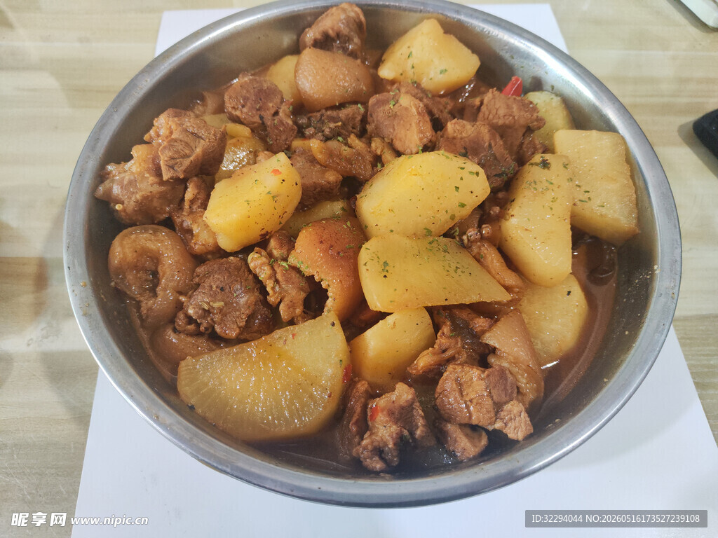 土豆炖猪腿美食特写