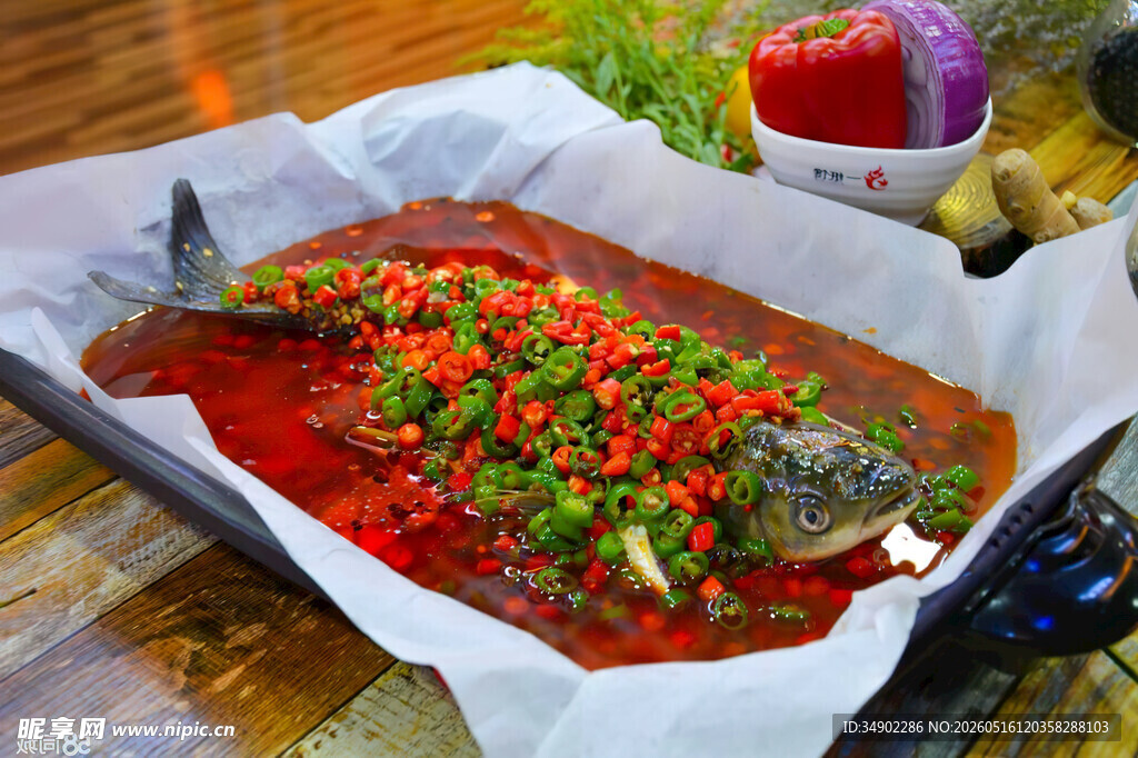 香辣烤鱼诱人美食盛宴