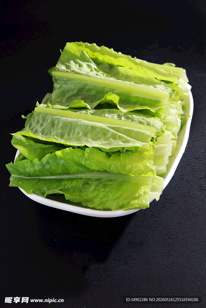 新鲜生菜摆