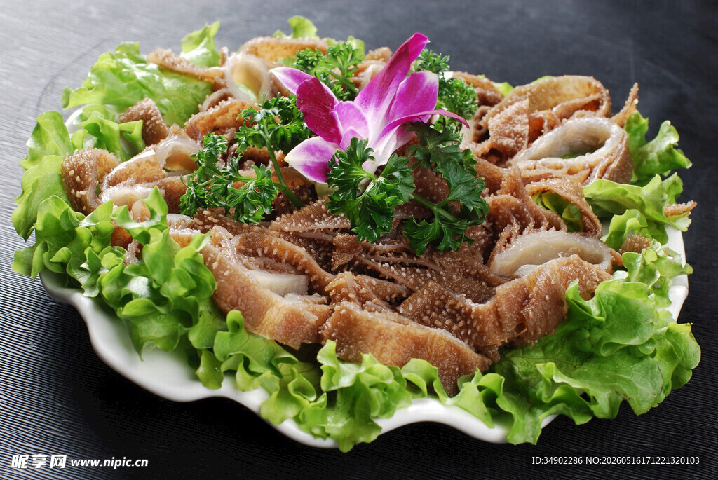 美味凉拌猪肚摆盘点缀花