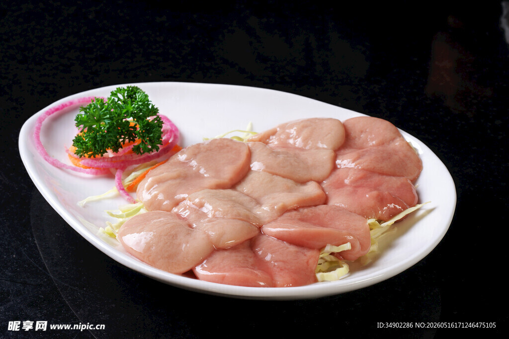 新鲜猪肉片摆盘精致