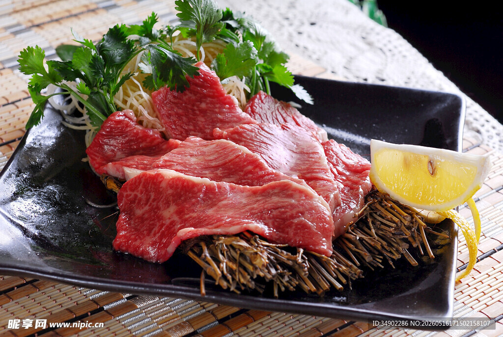 新鲜生牛肉刺身摆盘