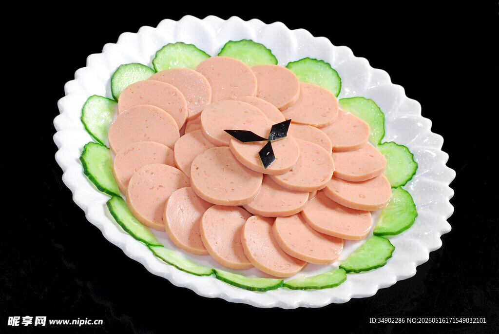 精美摆盘的火腿肉片
