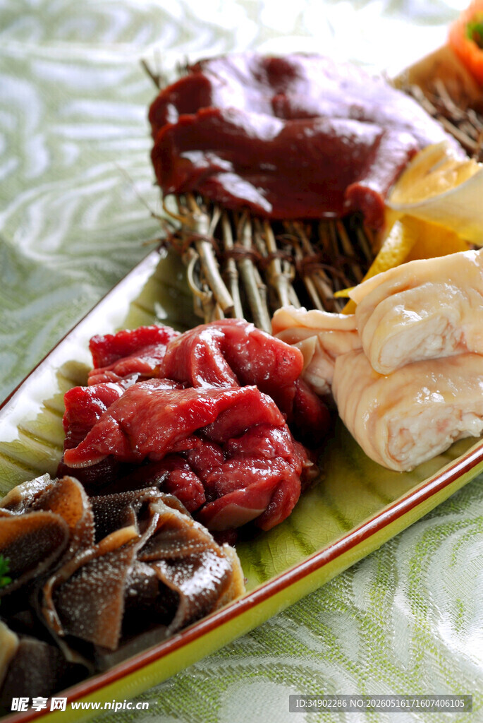 多样美味烤肉食材拼盘