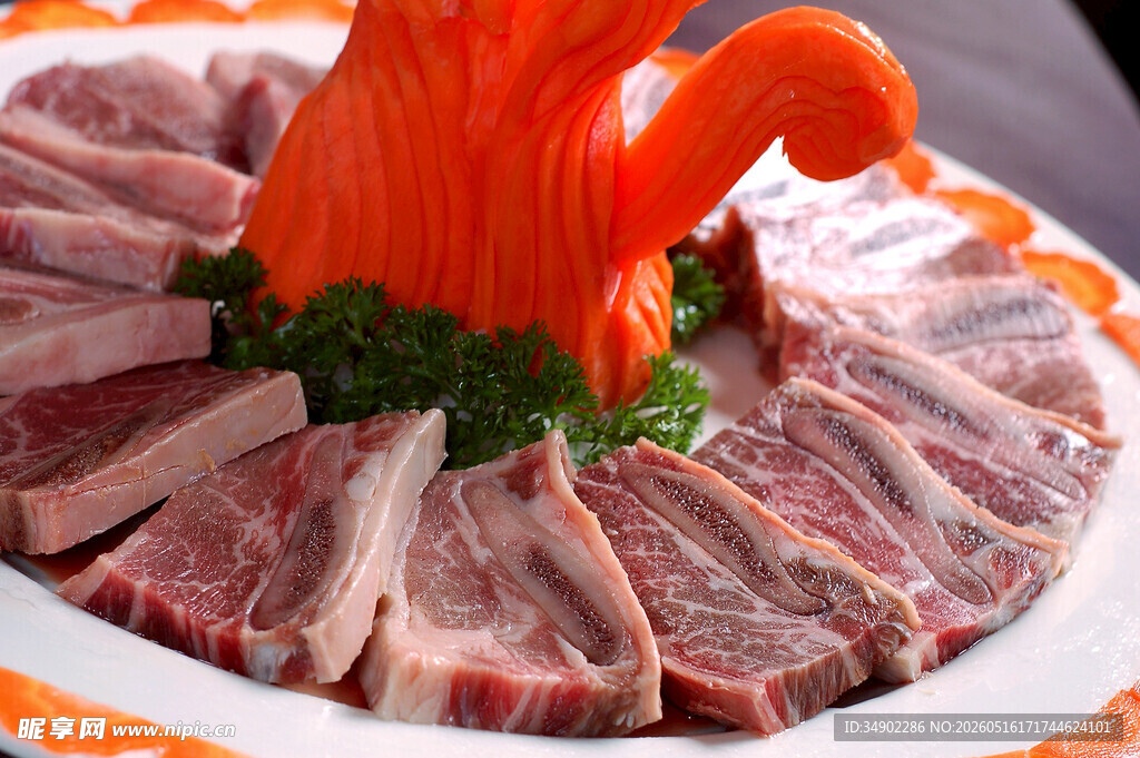 精美摆盘的特色牛肉拼盘