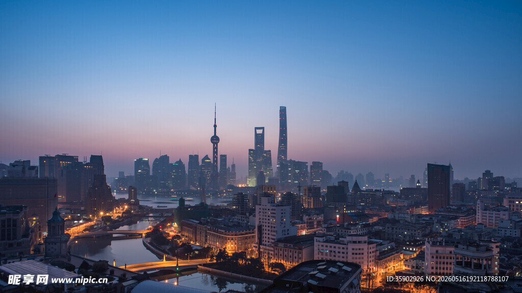 上海陆家嘴璀璨城市夜景