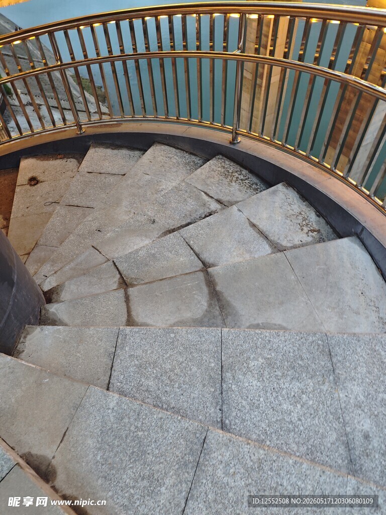 旋转石阶