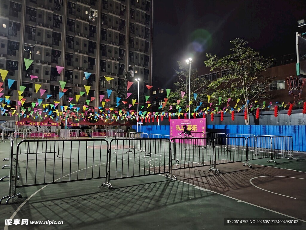夜色下的活动现场