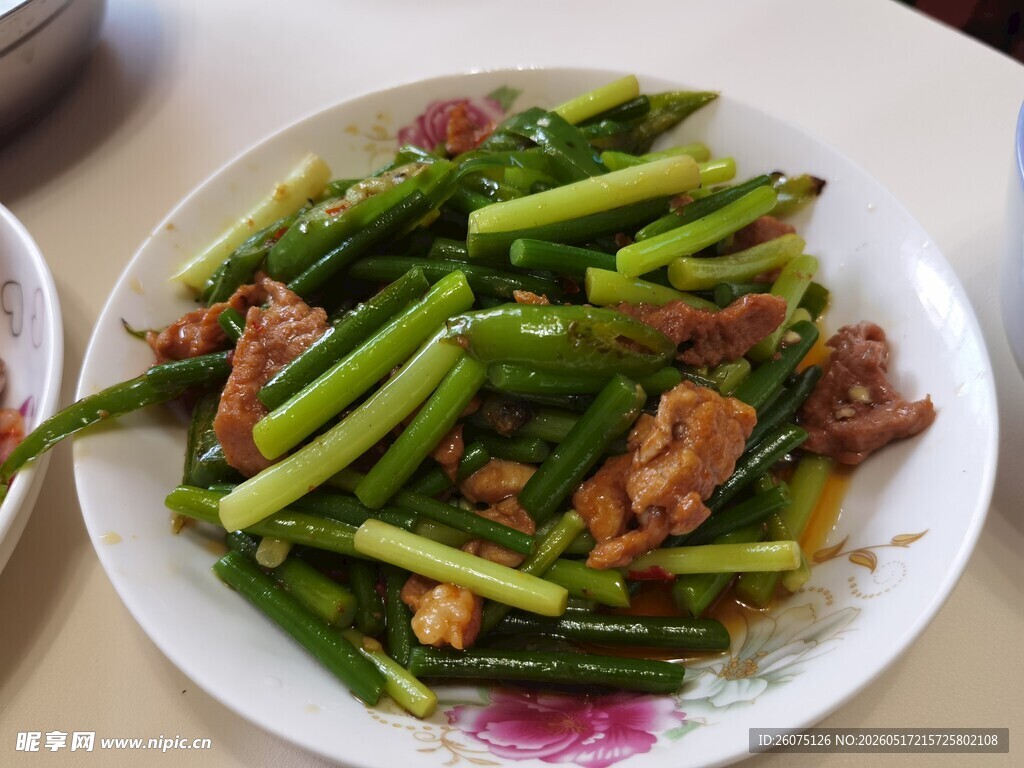 韭菜苔炒肉