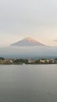 湖畔远眺富士山美景