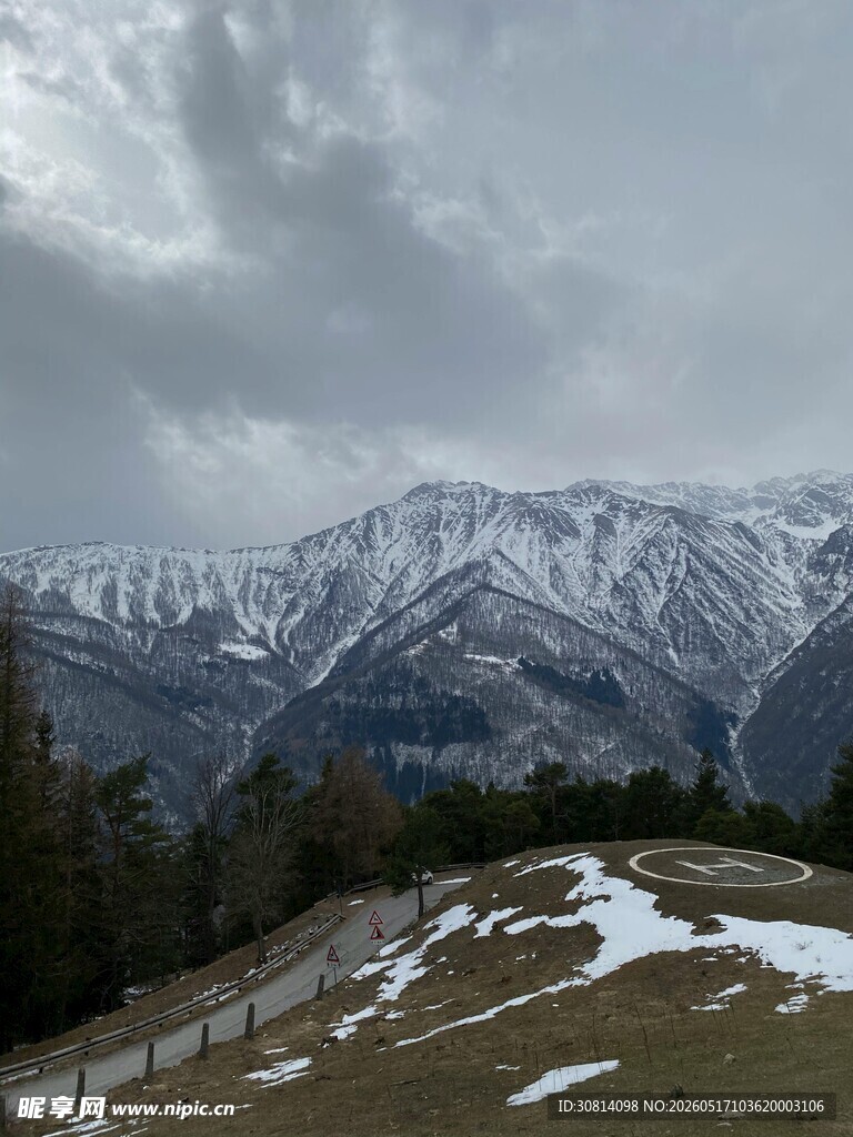 雪山景致