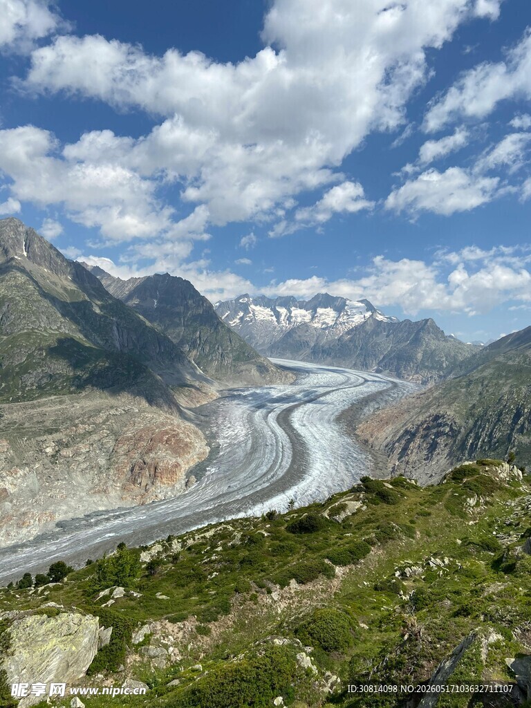 高山河谷壮丽自然景观