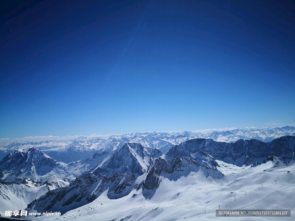 壮丽雪山景观