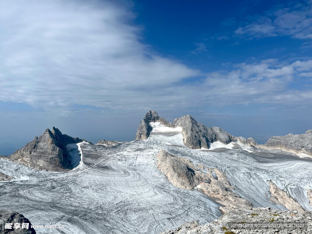 壮丽雪山景观