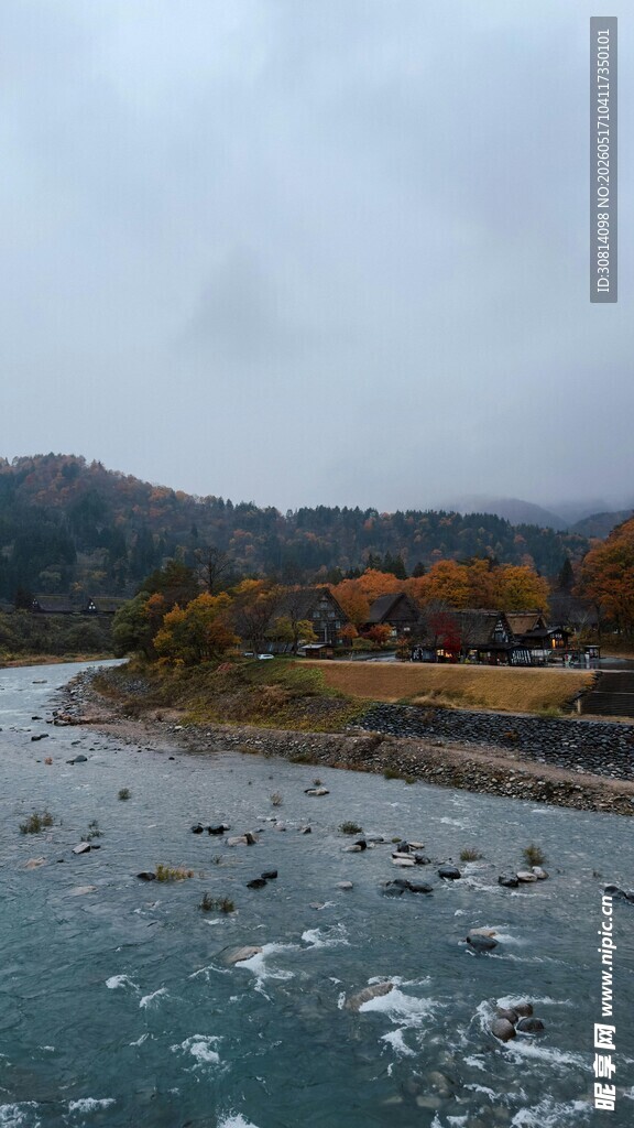 湖畔秋景