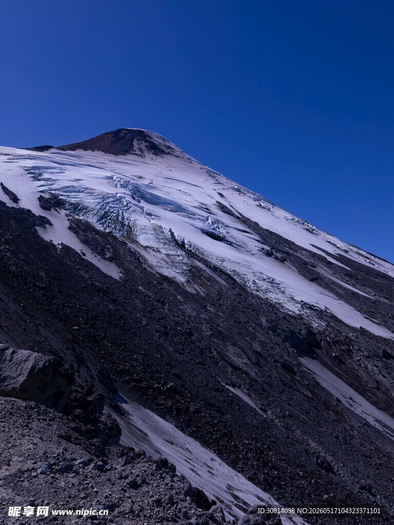 雪山壮丽景致