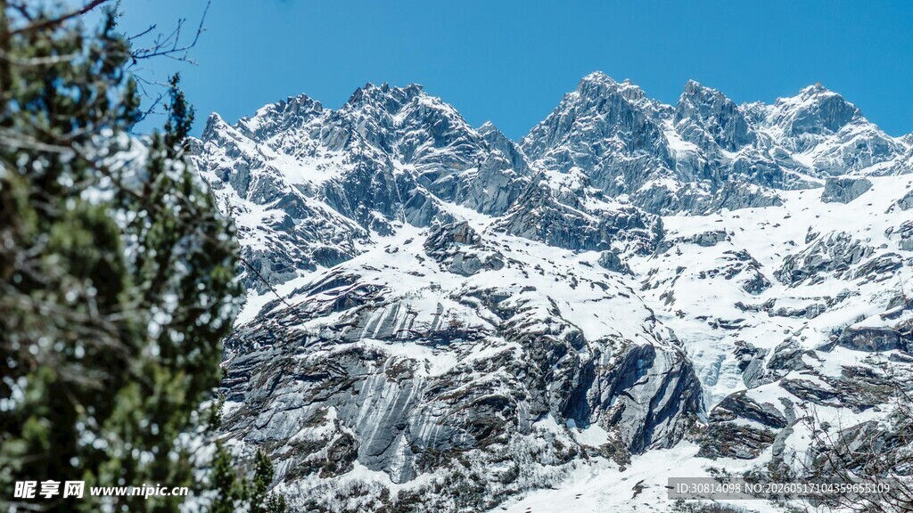 壮丽雪山风景