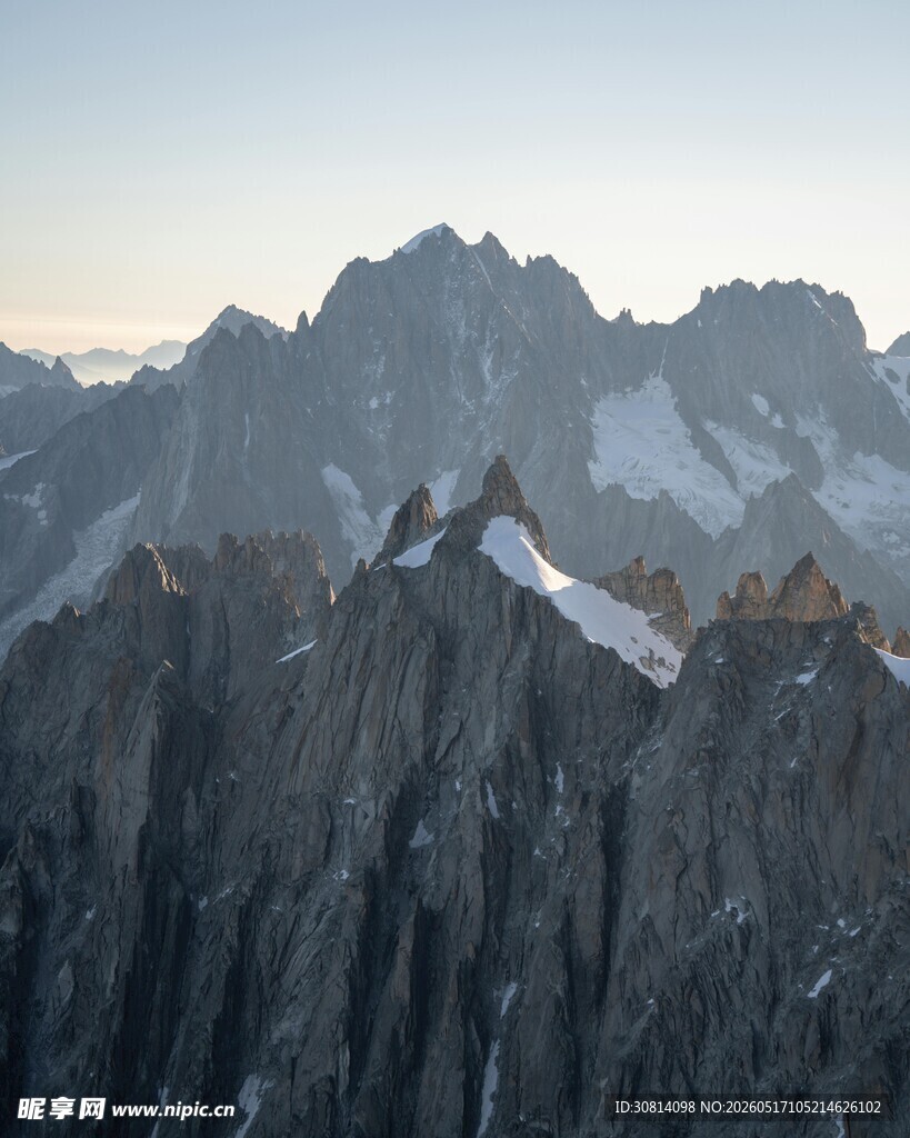 壮丽巍峨的高山景观