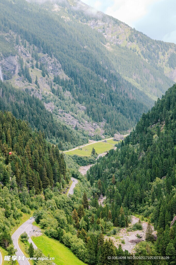 山间绿野美景