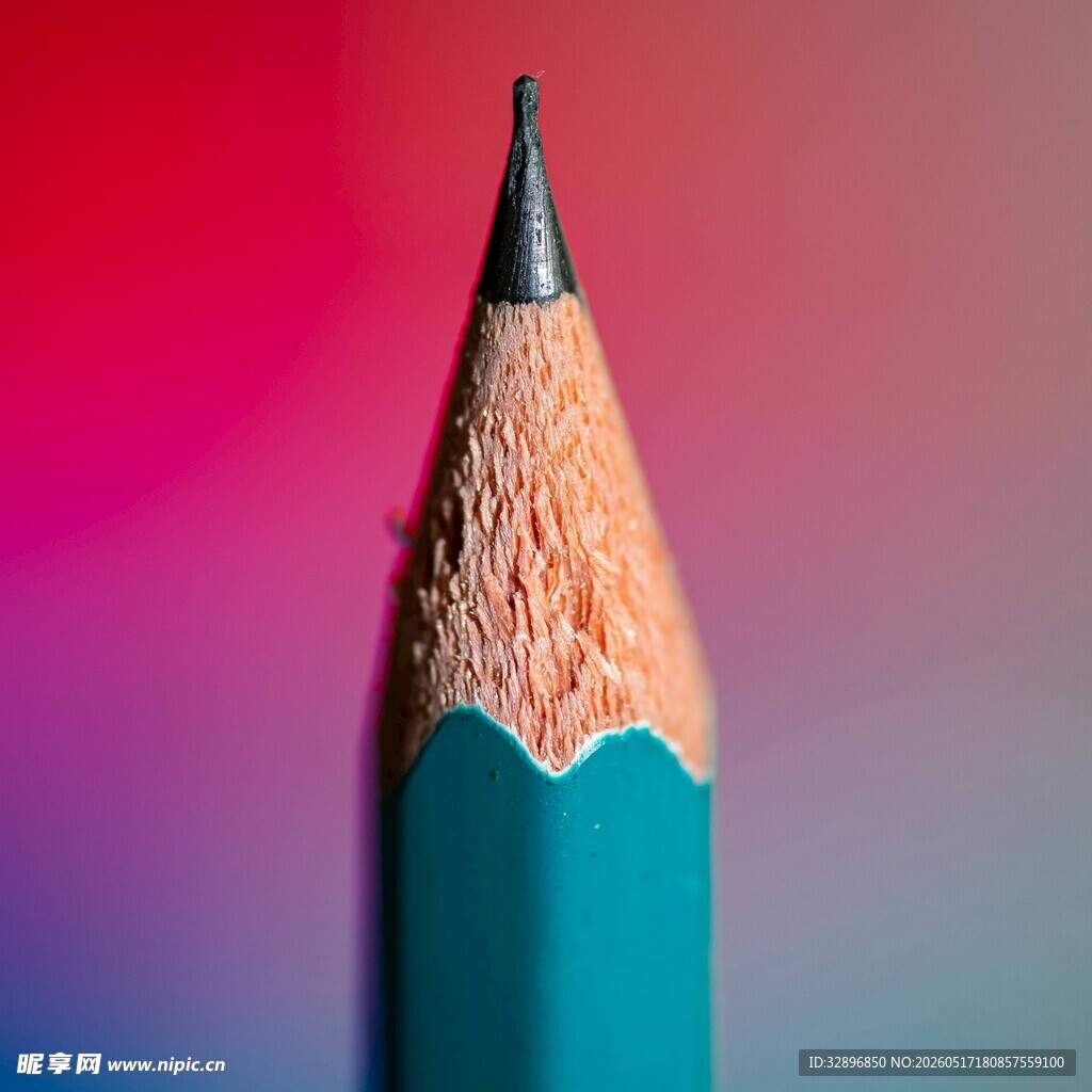 彩色背景下的削尖铅笔