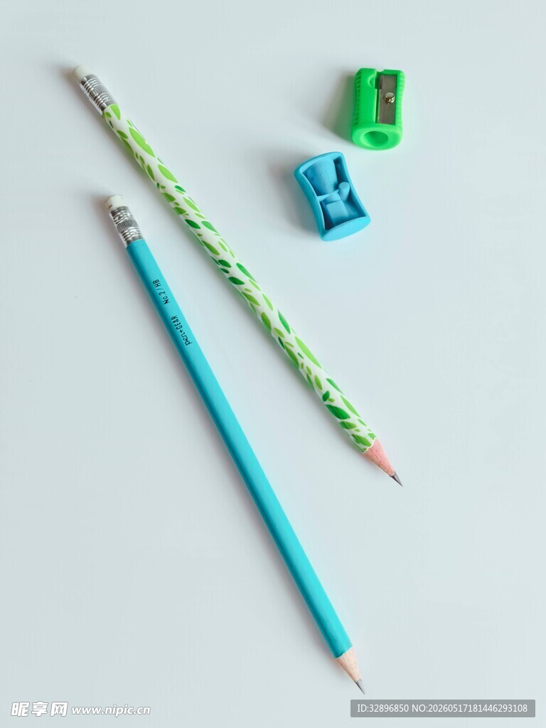 多彩铅笔与卷笔刀组合