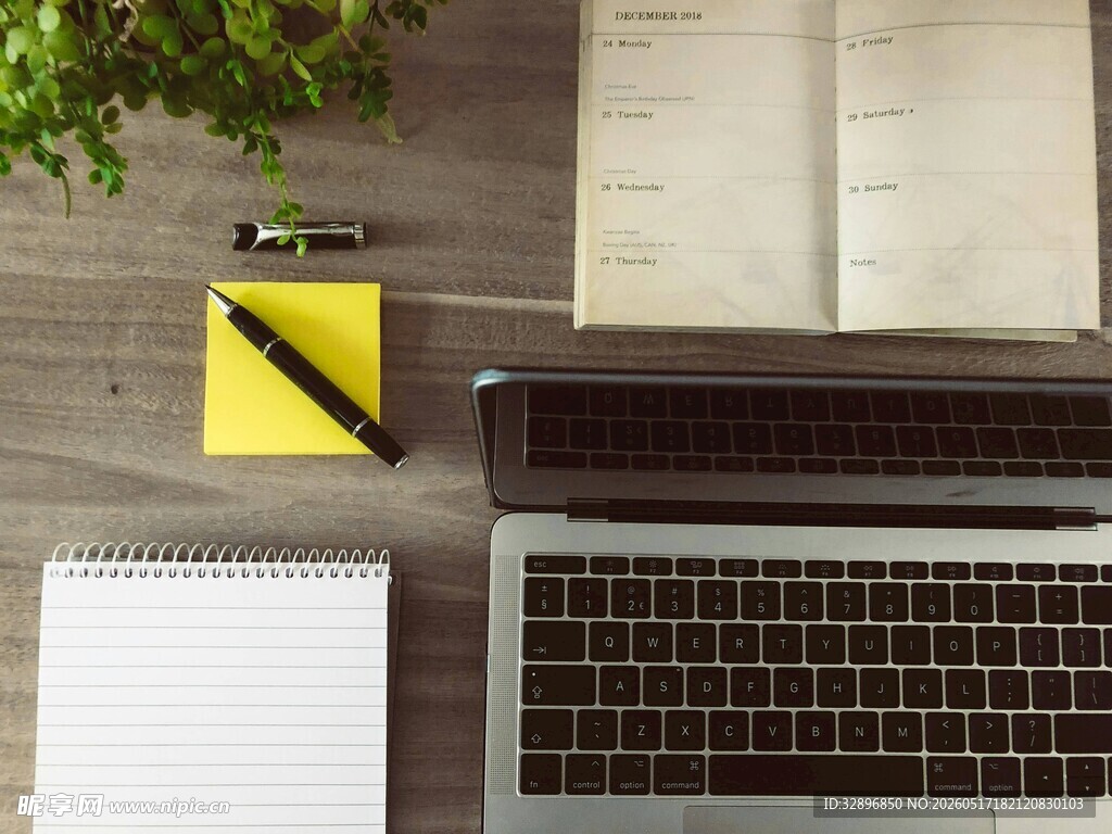 简约办公桌面布置