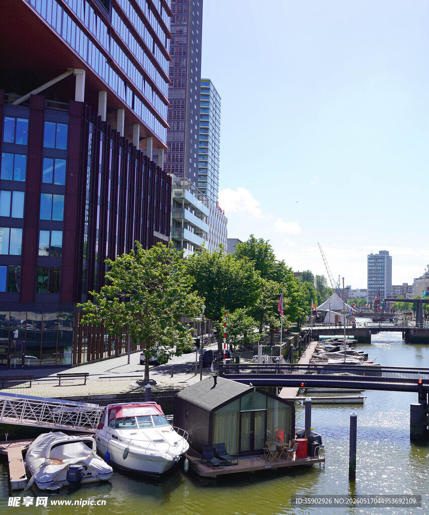 河畔城市码头风景